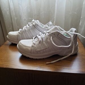 ✔Nike White Athletic Sneakers, Sz 6Y, Excellent Condition